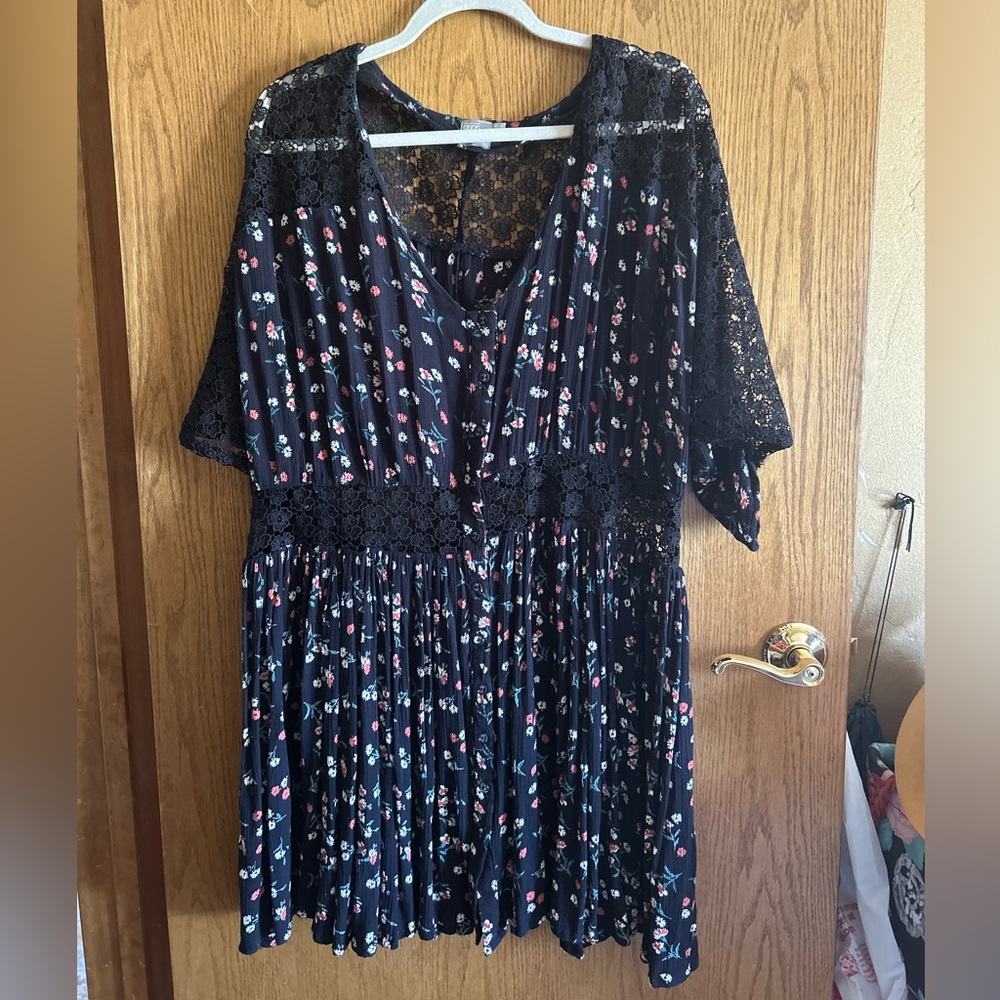 ASOS FLORAL/LACE DRESS NEVER WORN